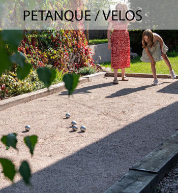 pétanque-terrain-filles-jeu-gîte chez alice et marcel